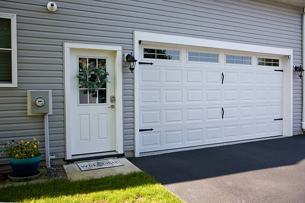 24/7 Emergency Garage Door Panel Replacement experts in Hillcrest Heights, MD